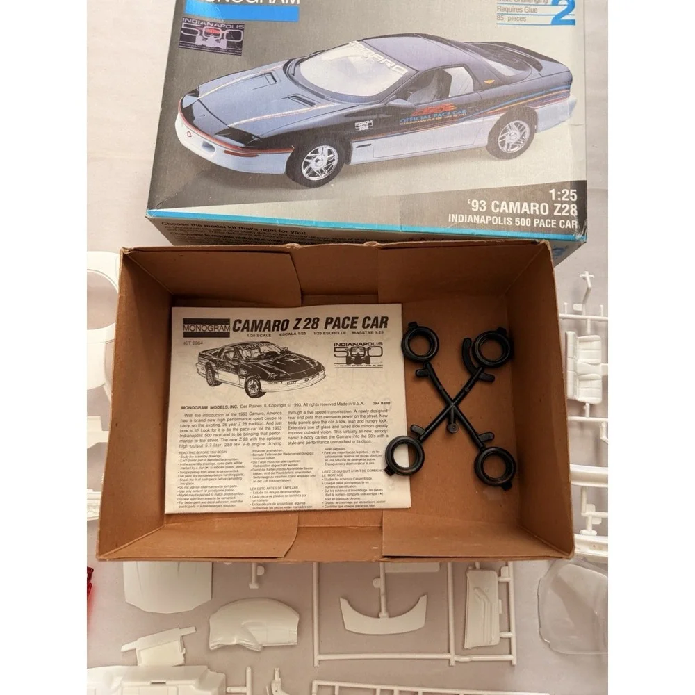 Monogram 1:25 93 Camaro Z28 Indianapolis 500 Pace Car Model Kit 2964 Open Box